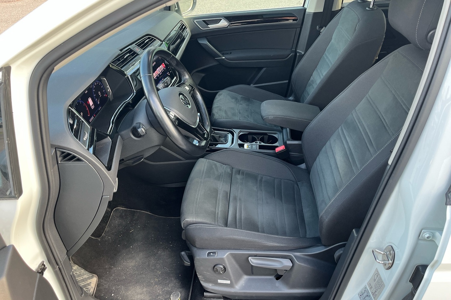Volkswagen Touran vaihtoauto