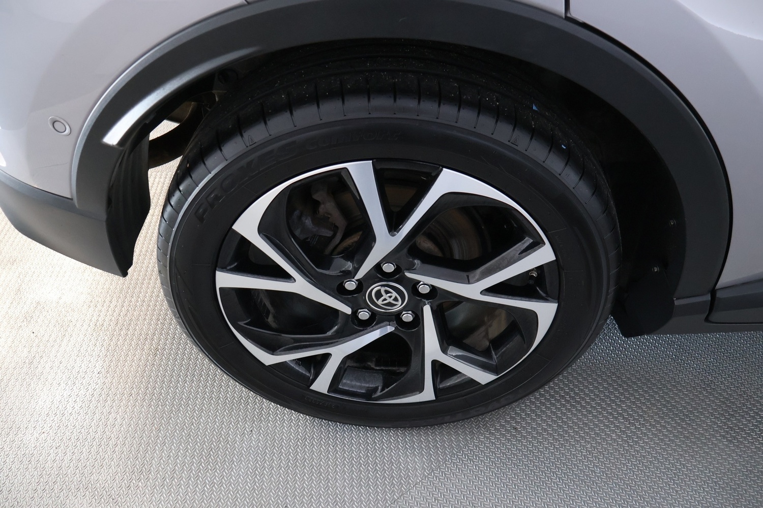 Toyota C-HR vaihtoauto