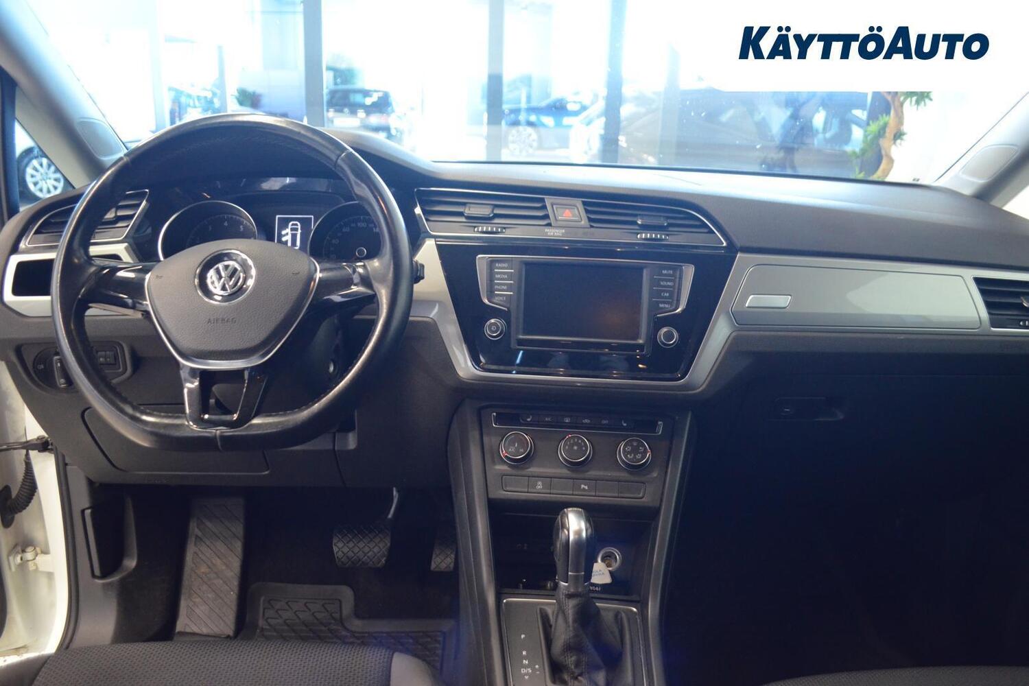 Volkswagen Touran vaihtoauto