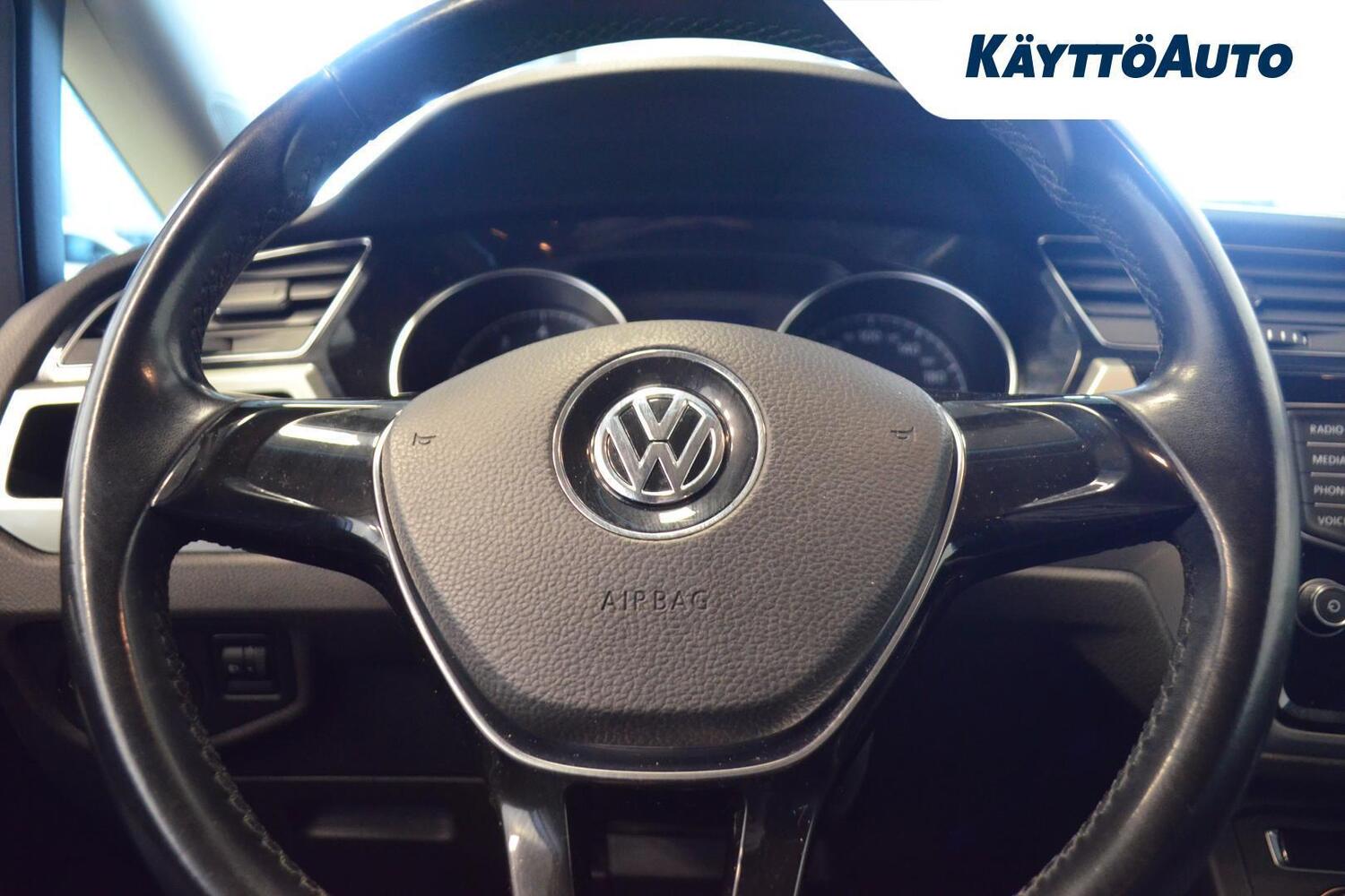 Volkswagen Touran vaihtoauto