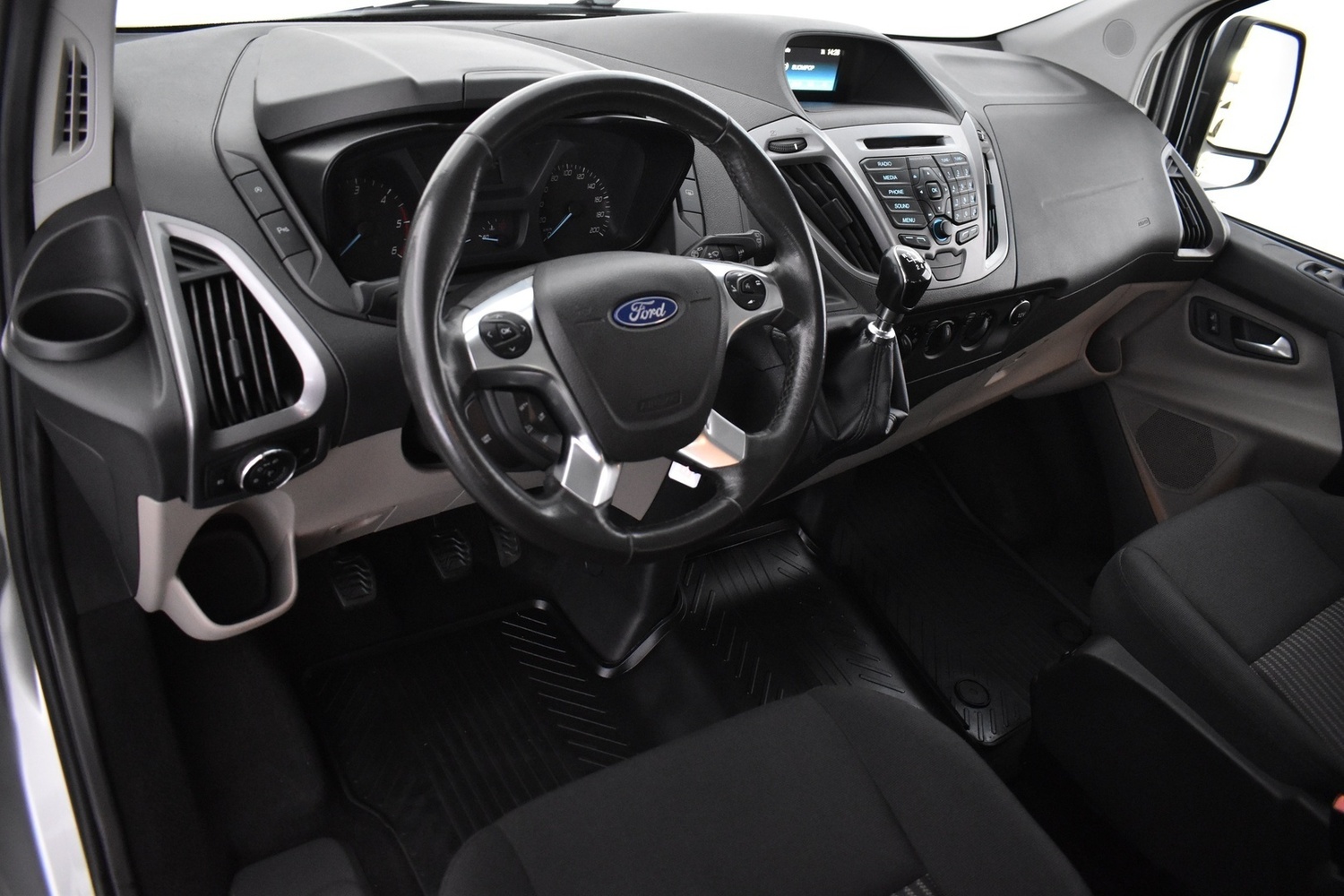 Ford Tourneo Custom vaihtoauto