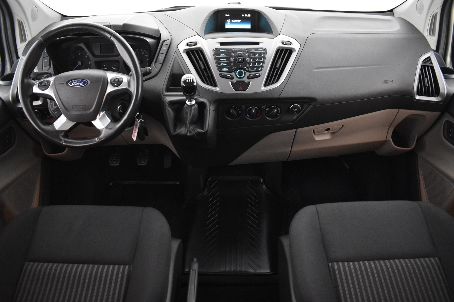 Ford Tourneo Custom vaihtoauto