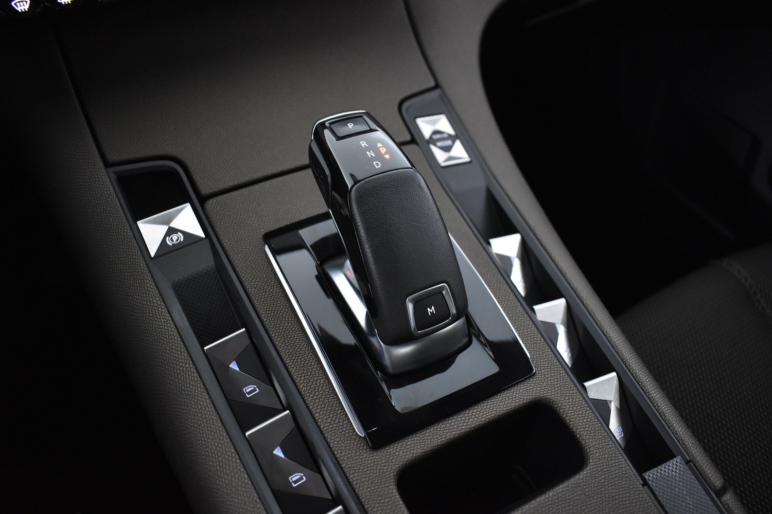 DS 7 vaihtoauto