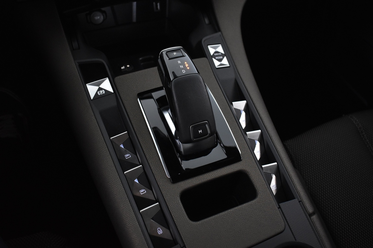 DS 7 vaihtoauto