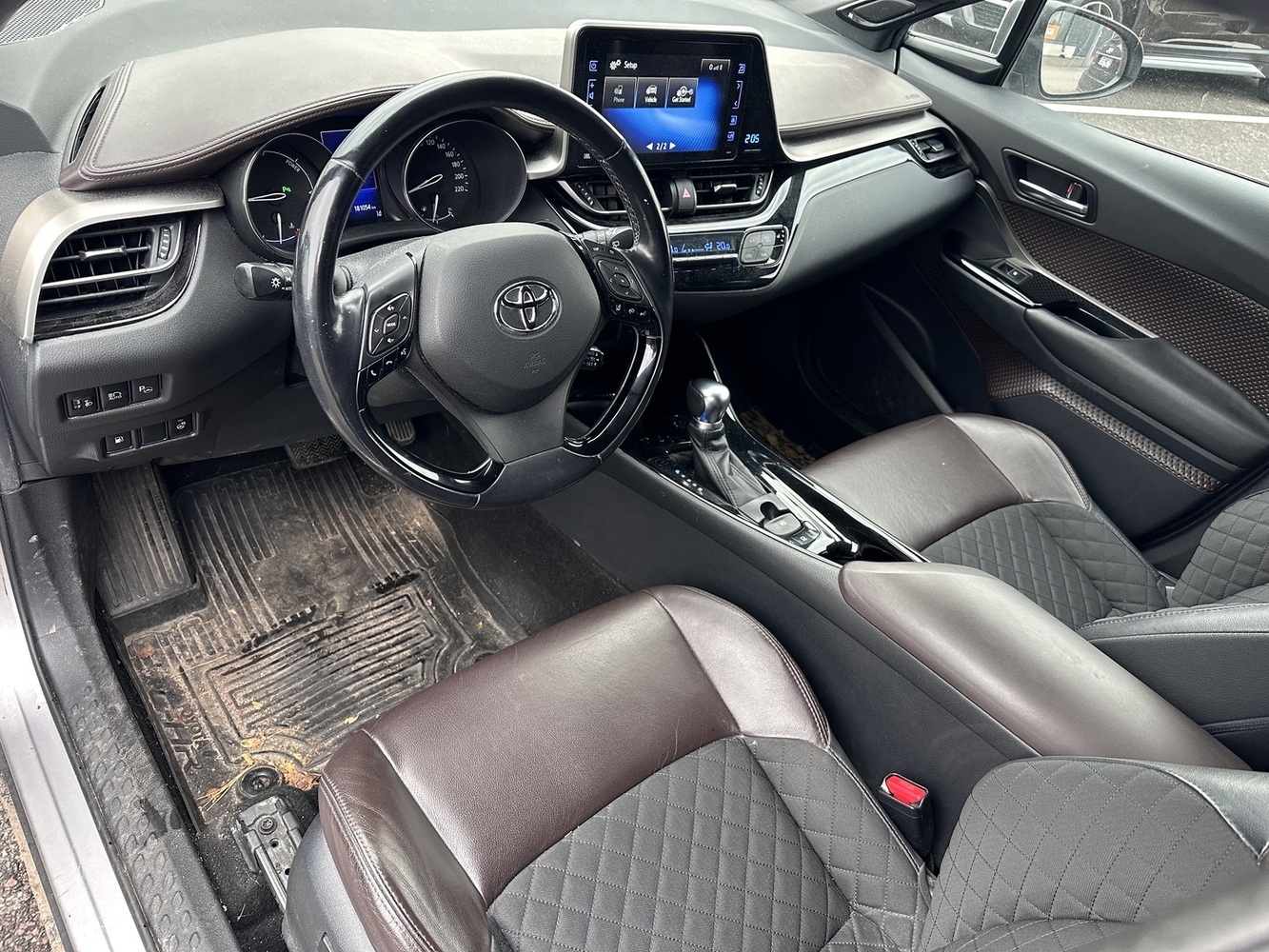 Toyota C-HR vaihtoauto