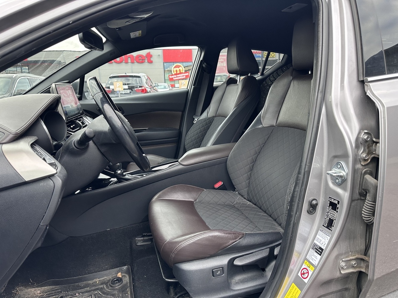 Toyota C-HR vaihtoauto