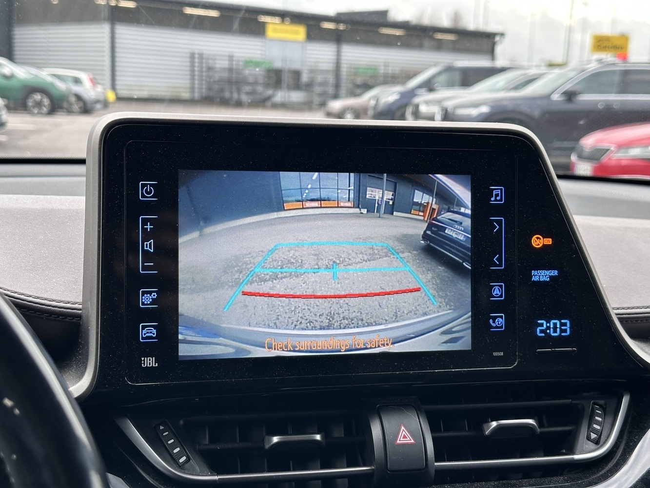 Toyota C-HR vaihtoauto