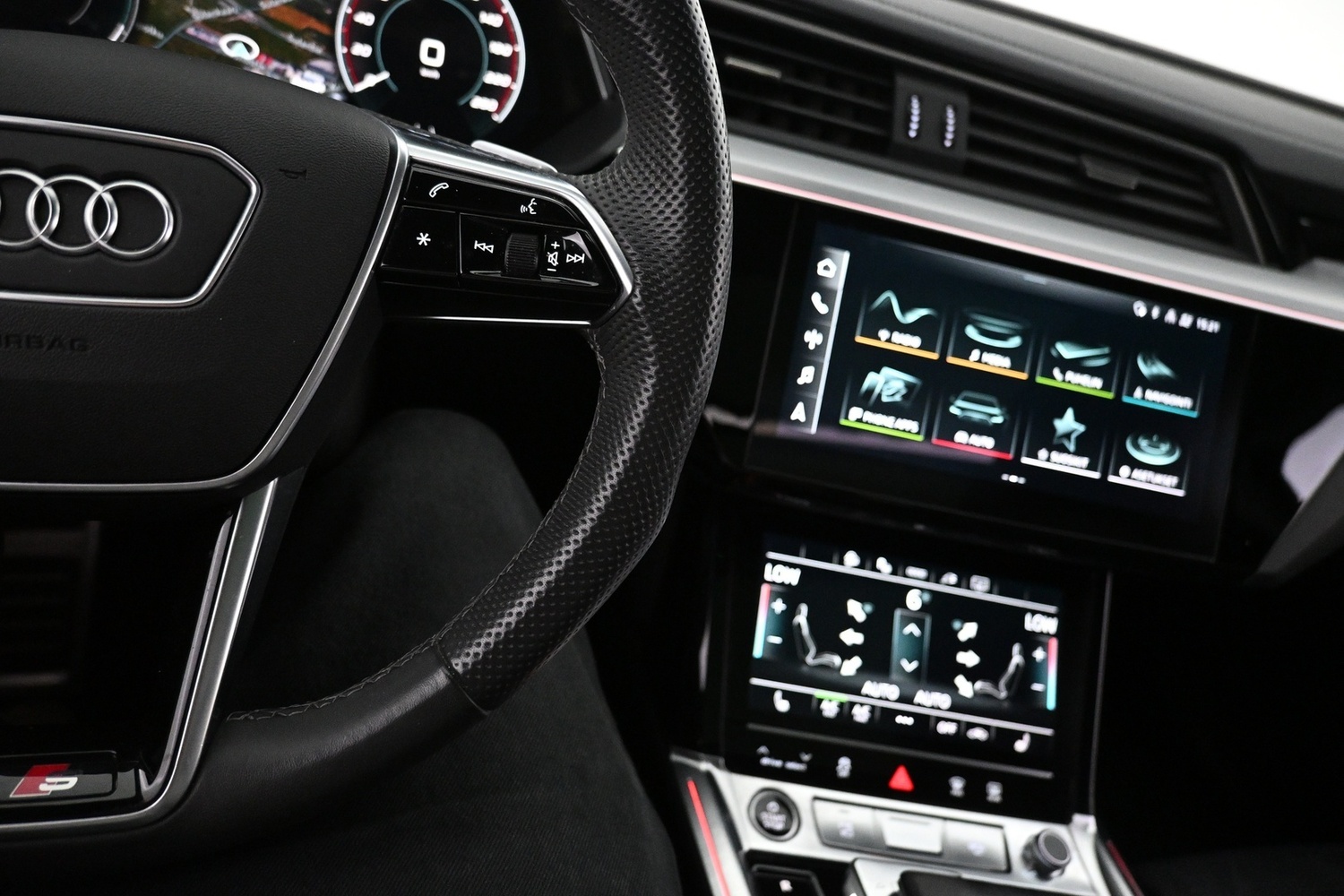 Audi Q8 e-tron vaihtoauto