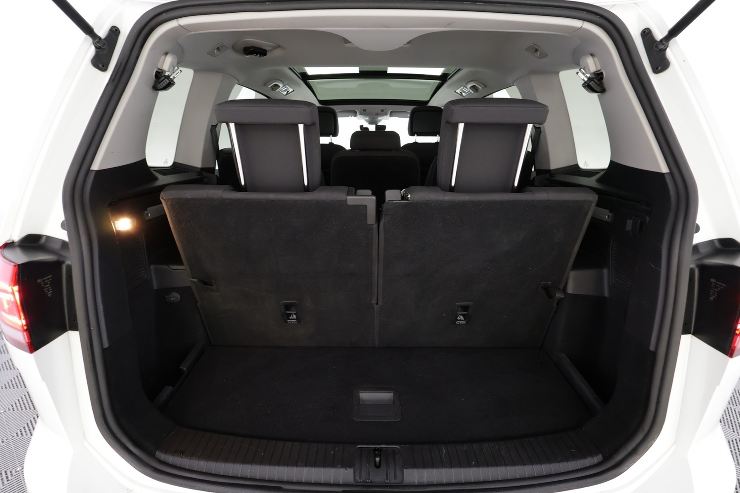 Volkswagen Touran vaihtoauto