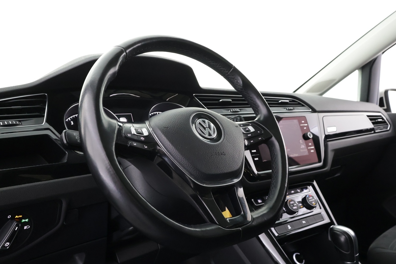 Volkswagen Touran vaihtoauto