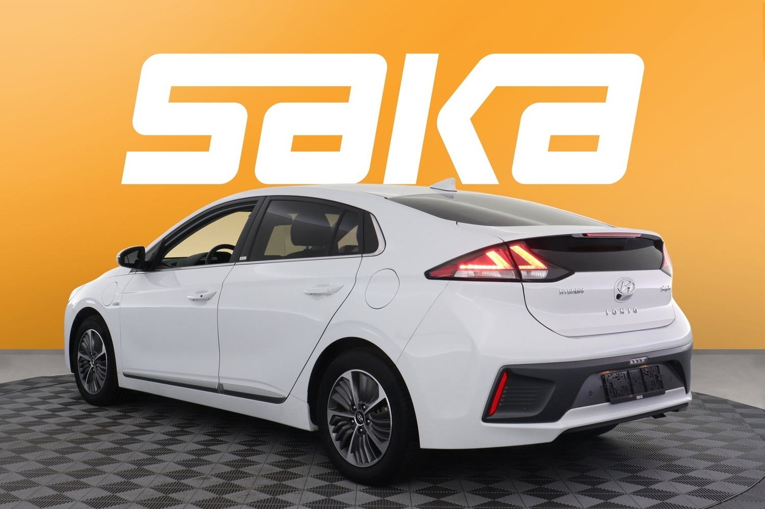 Hyundai IONIQ plug-in vaihtoauto