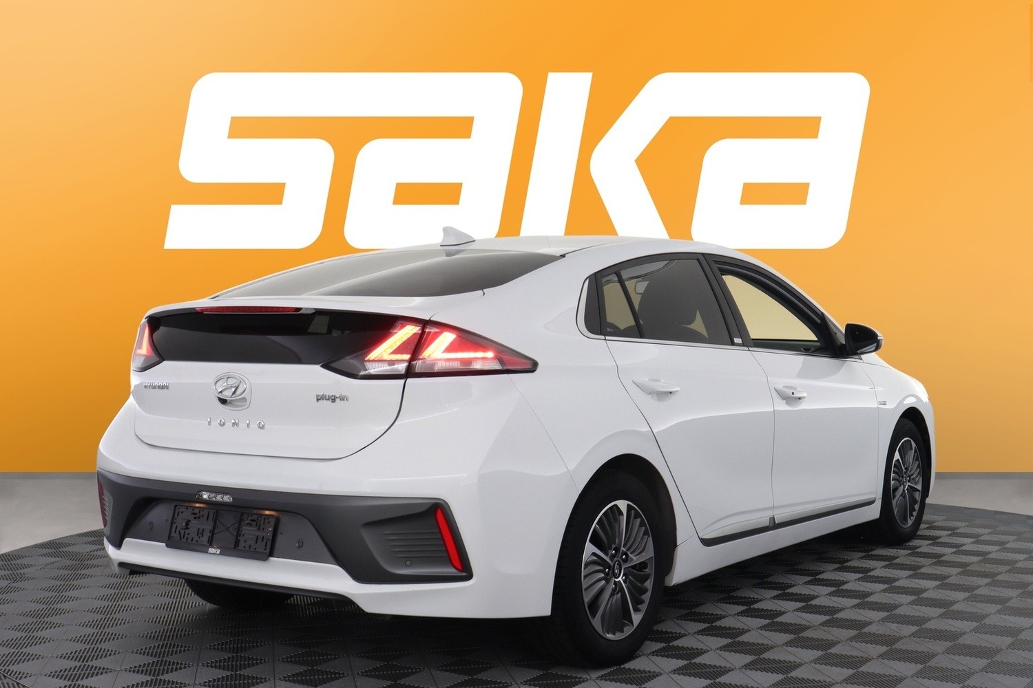 Hyundai IONIQ plug-in vaihtoauto