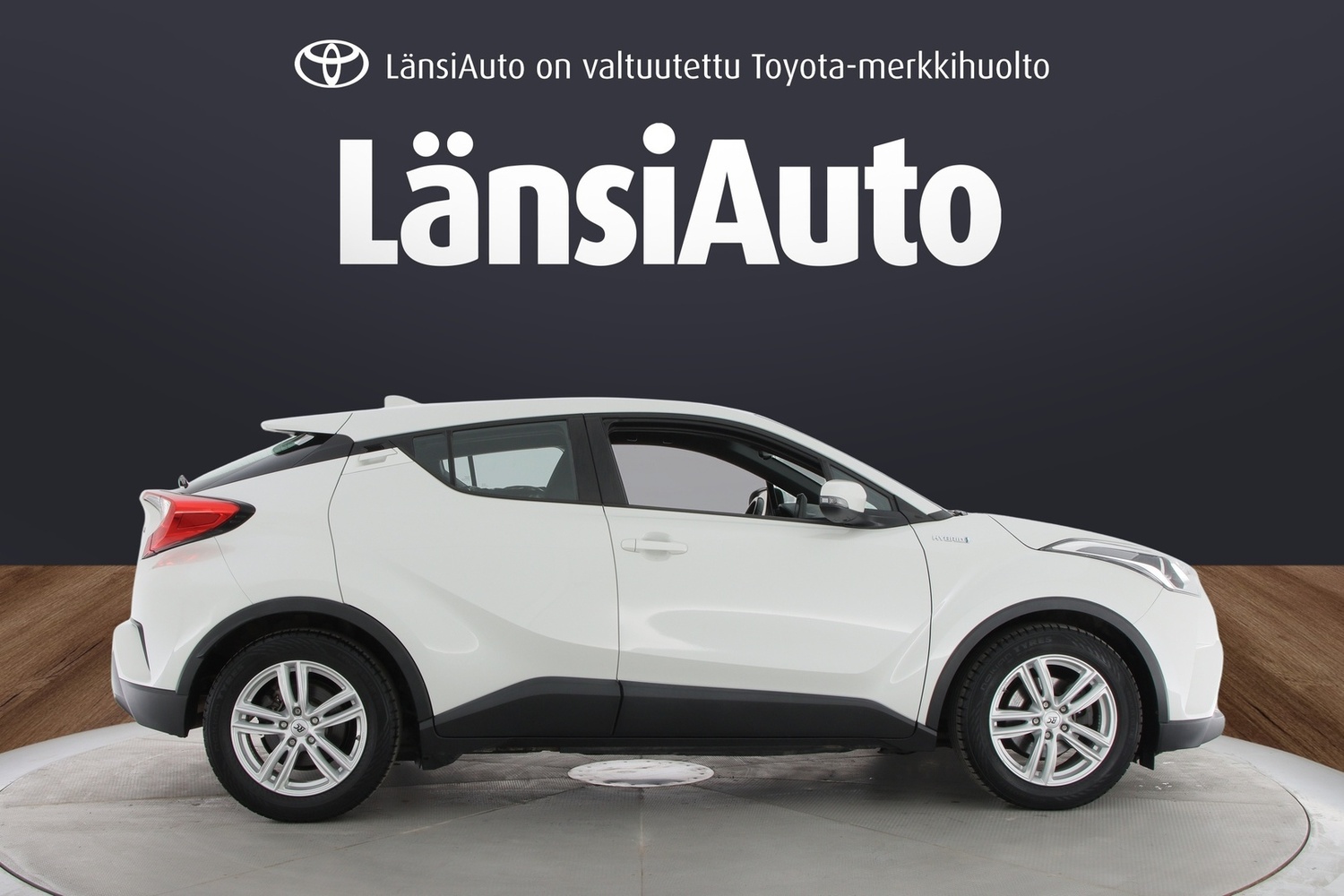 Toyota C-HR vaihtoauto