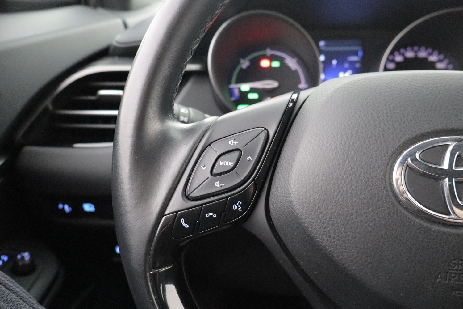 Toyota C-HR vaihtoauto