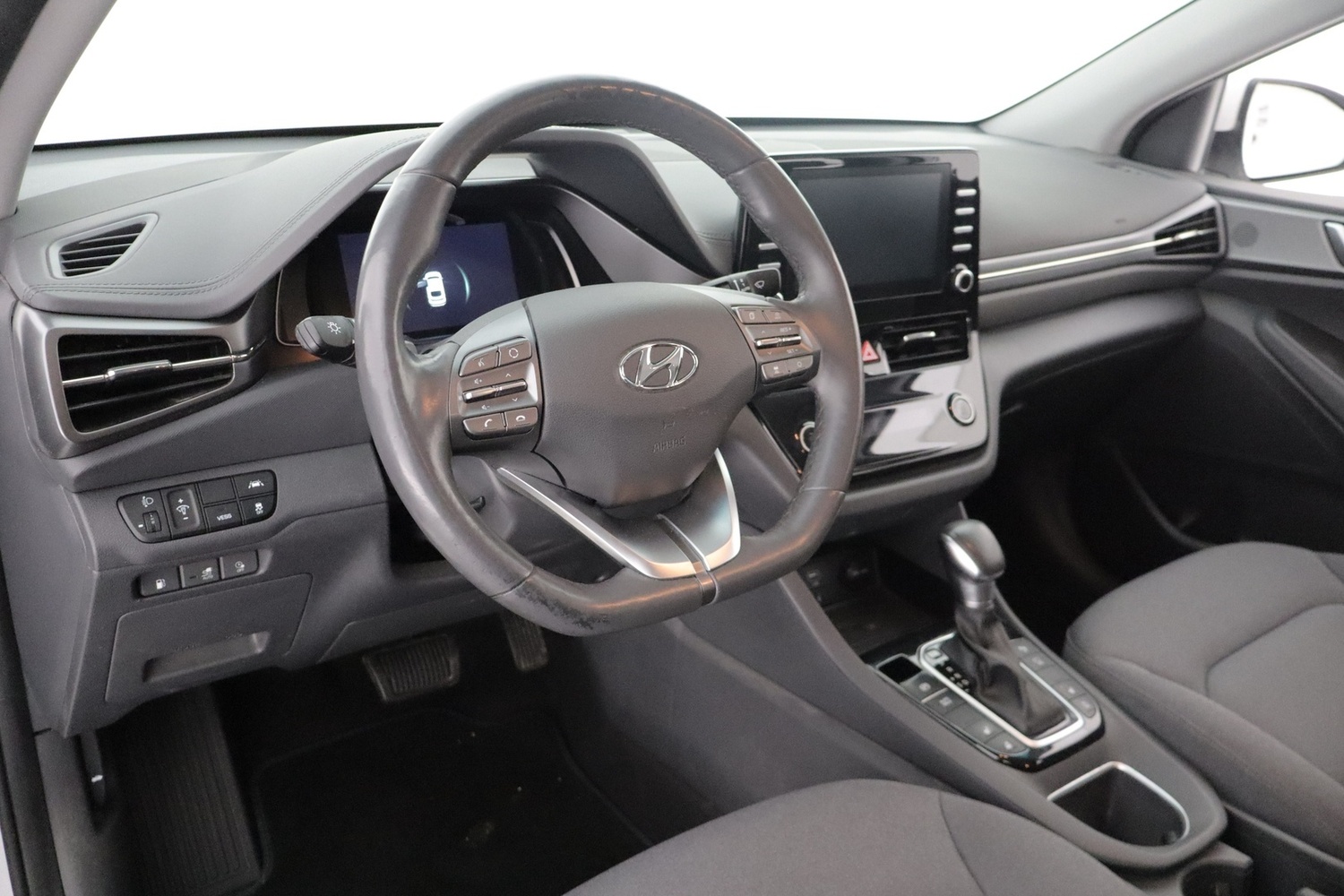 Hyundai IONIQ plug-in vaihtoauto