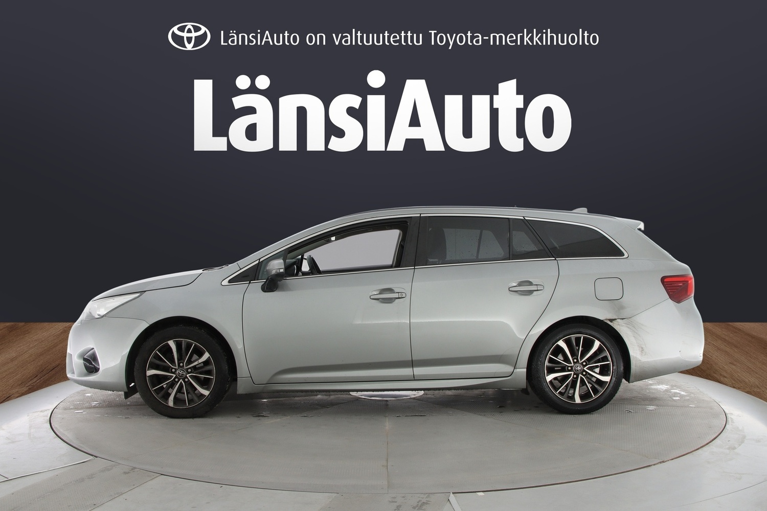 Toyota Avensis vaihtoauto