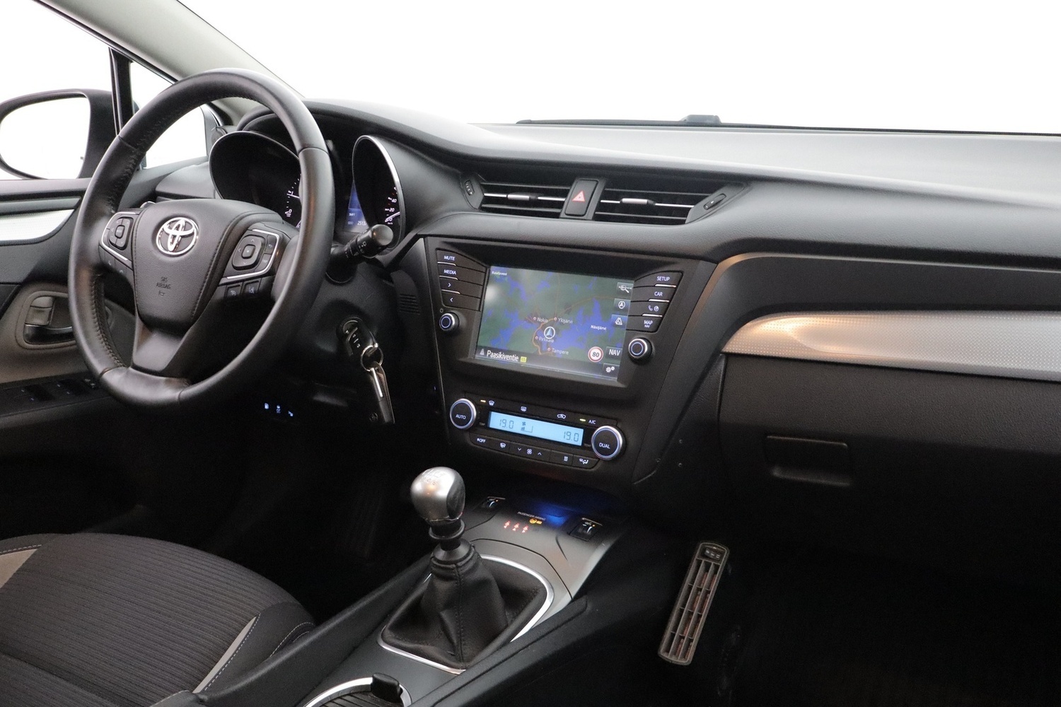 Toyota Avensis vaihtoauto