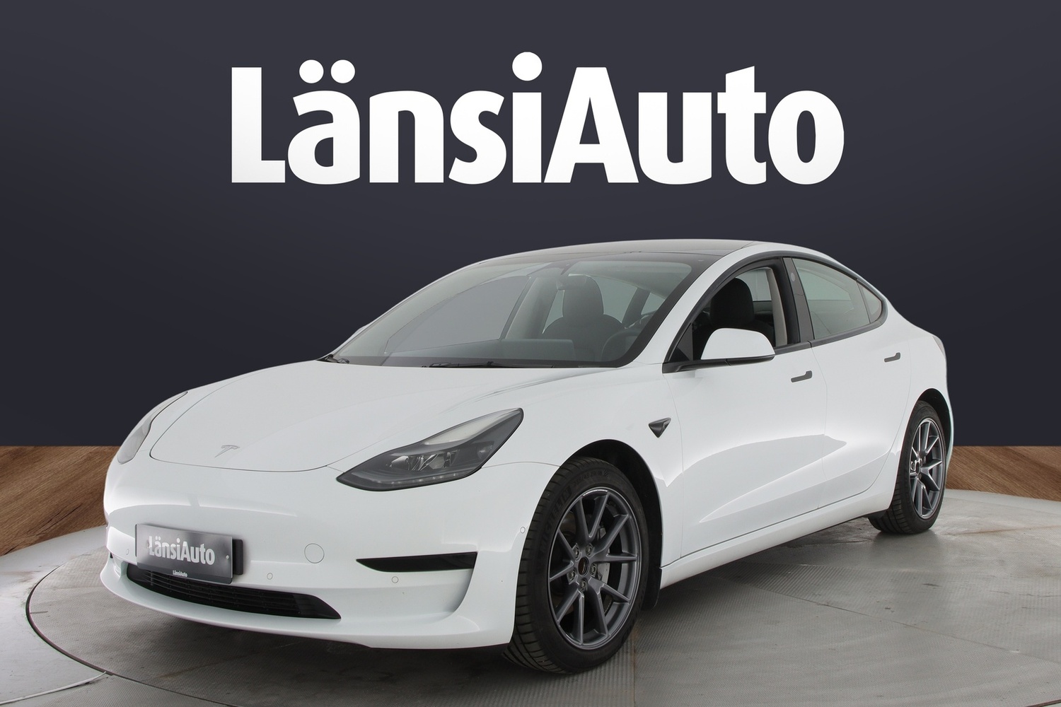 Tesla Model 3 vaihtoauto
