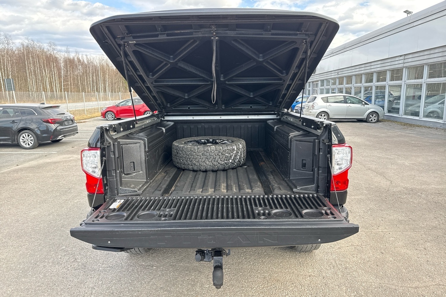 Nissan Titan vaihtoauto