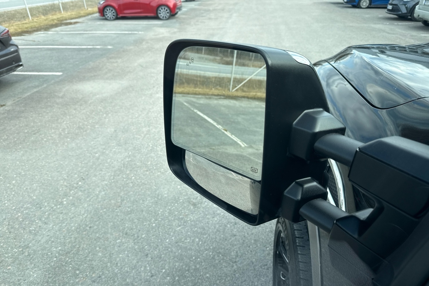 Nissan Titan vaihtoauto