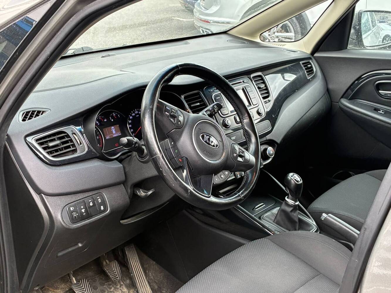 Kia Carens vaihtoauto