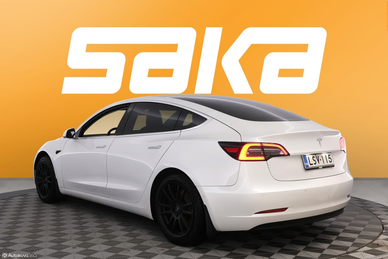 Tesla Model 3 vaihtoauto