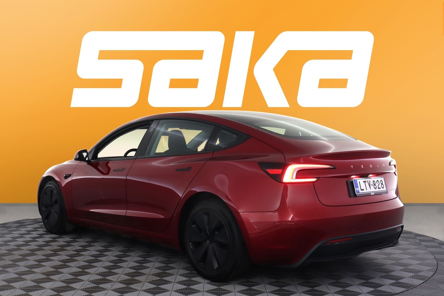 Tesla Model 3 vaihtoauto
