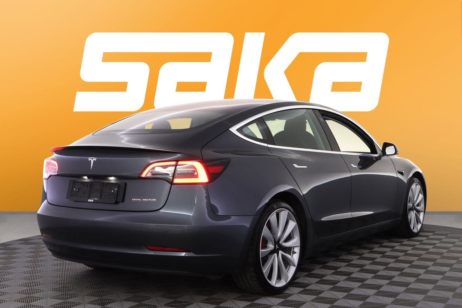 Tesla Model 3 vaihtoauto