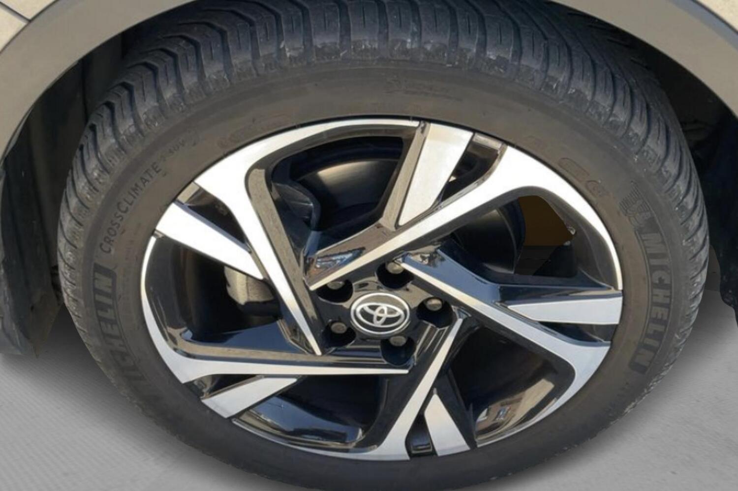 Toyota C-HR vaihtoauto