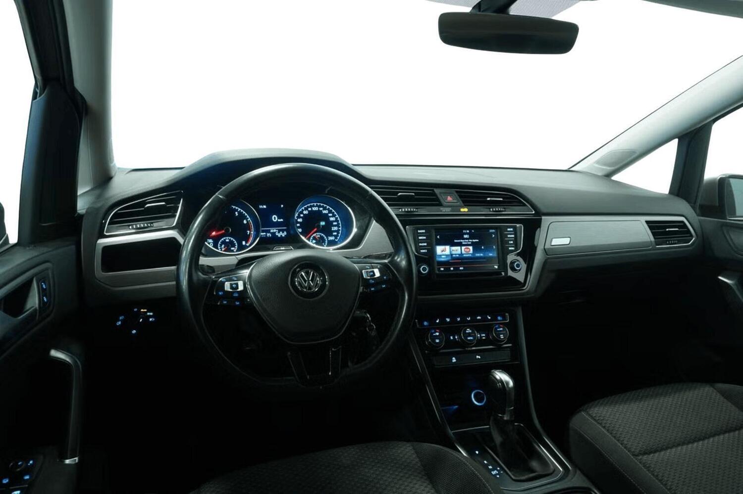 Volkswagen Touran vaihtoauto