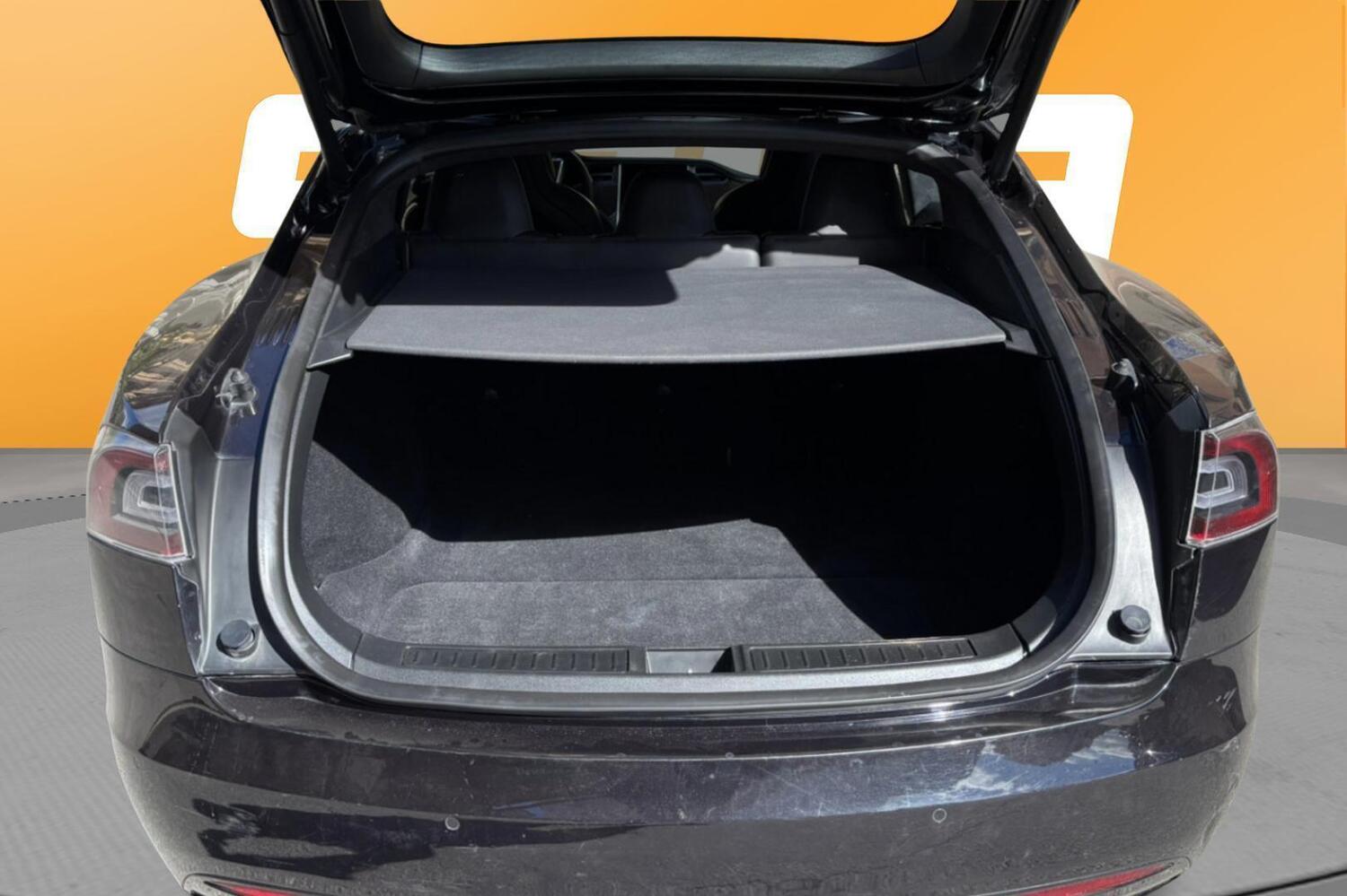 Tesla Model S vaihtoauto