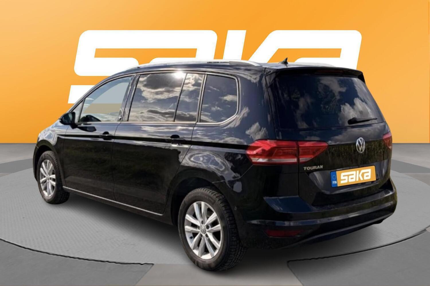 Volkswagen Touran vaihtoauto