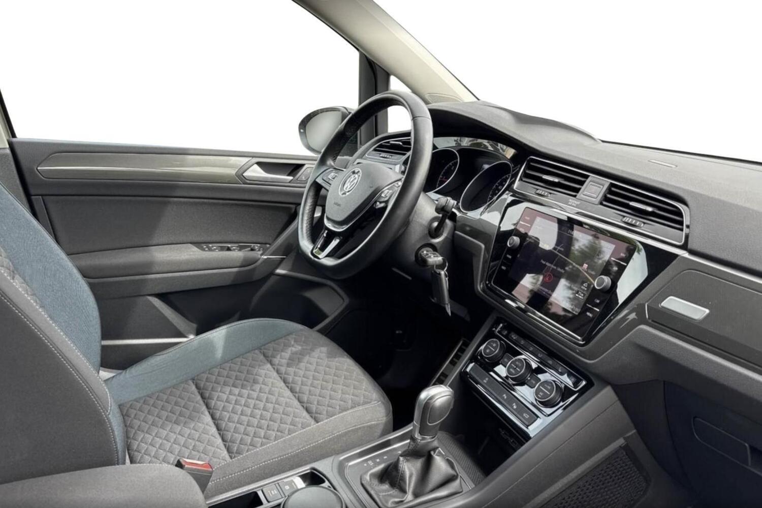 Volkswagen Touran vaihtoauto