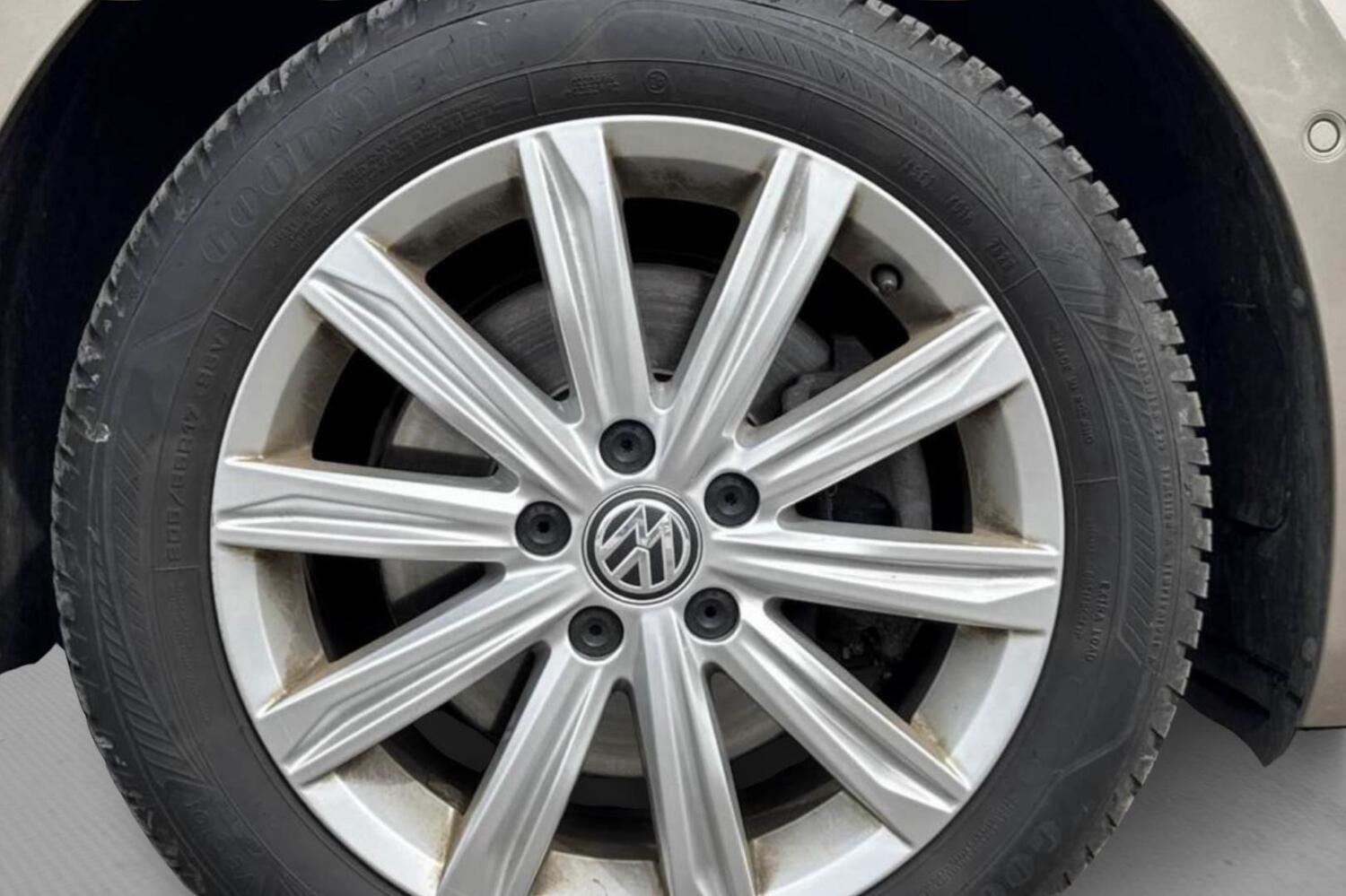 Volkswagen Touran vaihtoauto