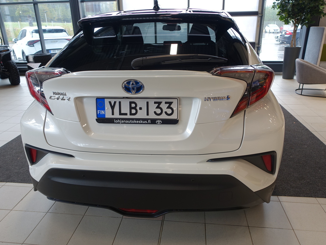 Toyota C-HR vaihtoauto