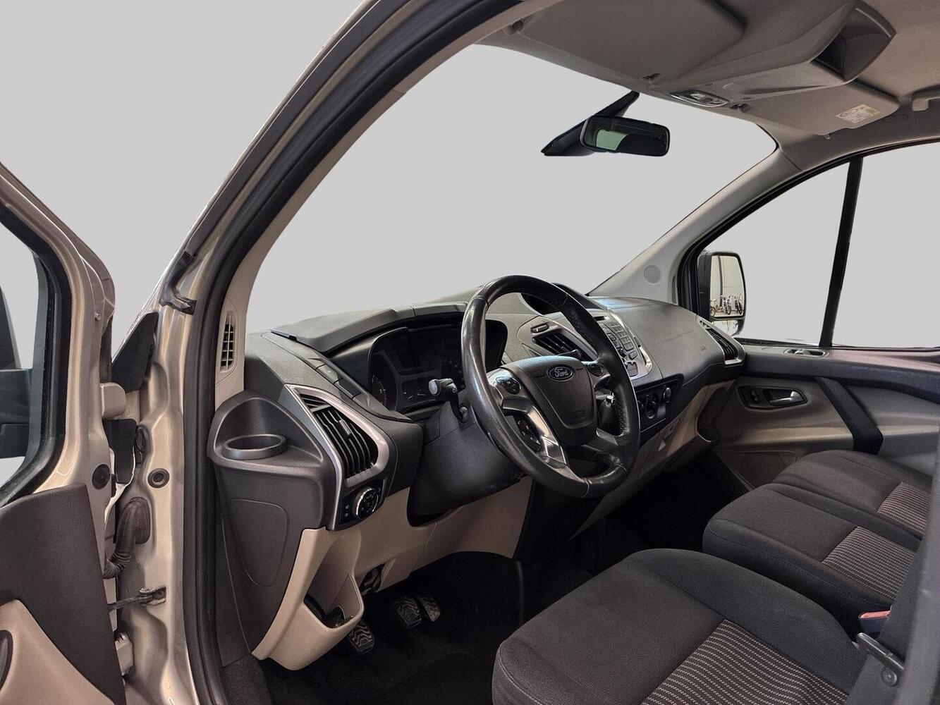 Ford Tourneo Custom vaihtoauto