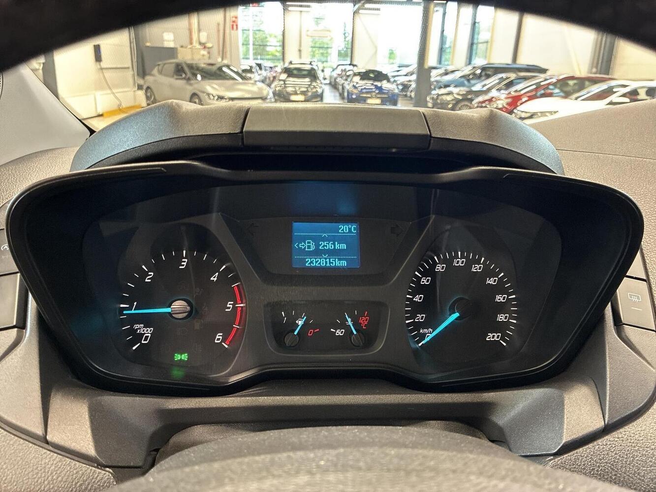Ford Tourneo Custom vaihtoauto