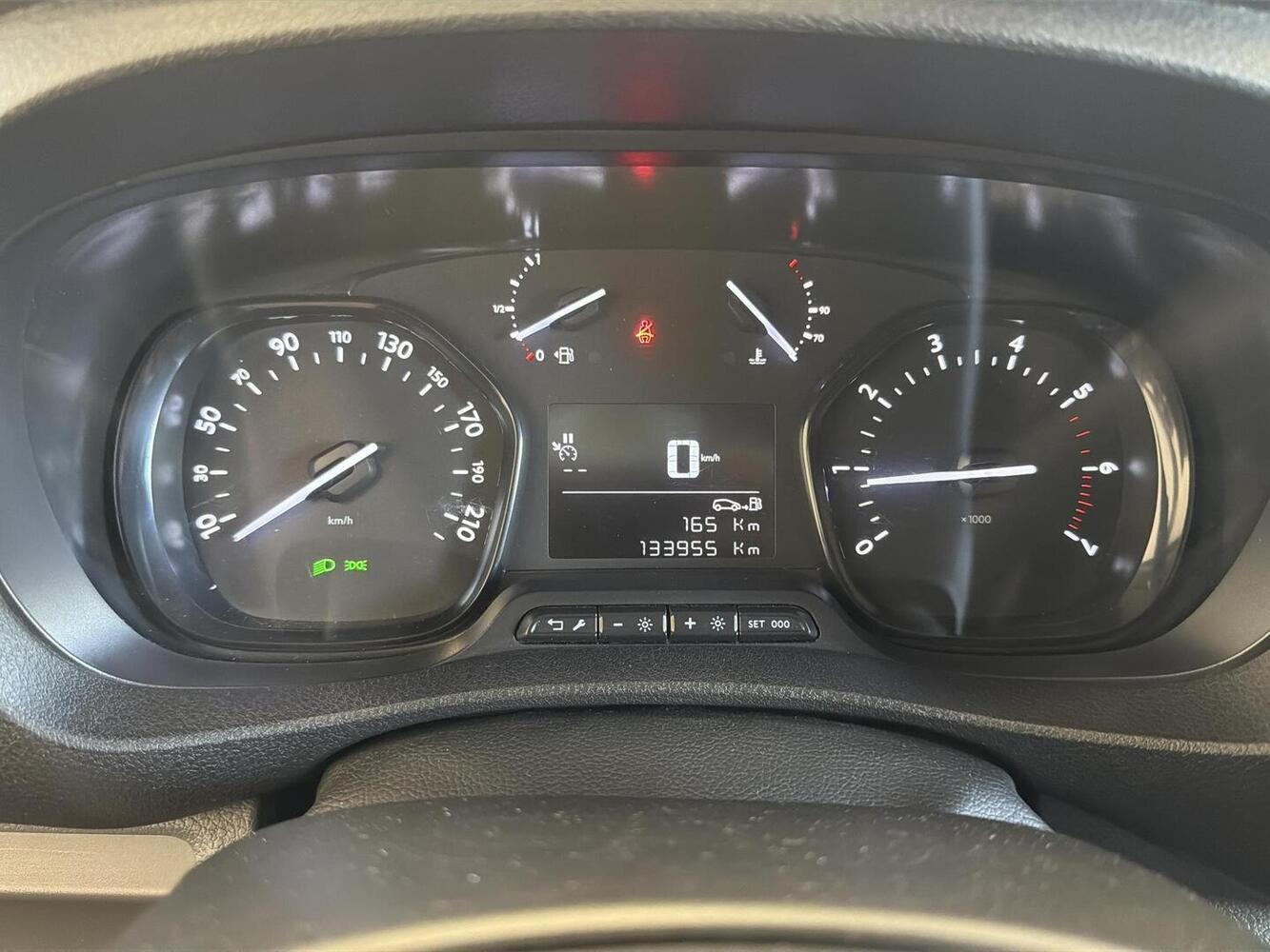 Opel Vivaro vaihtoauto