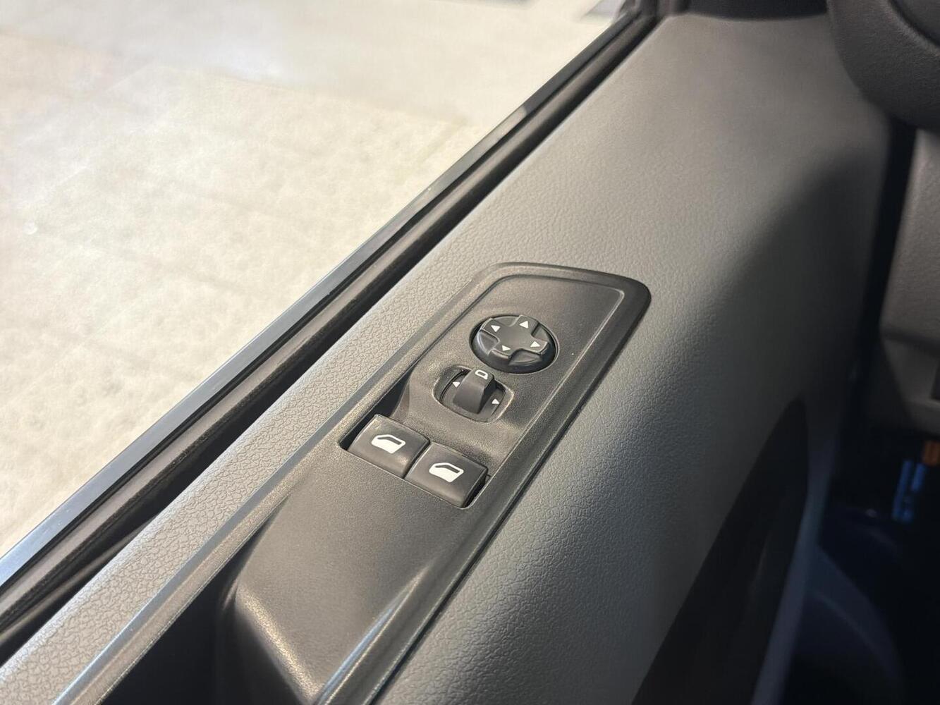 Opel Vivaro vaihtoauto