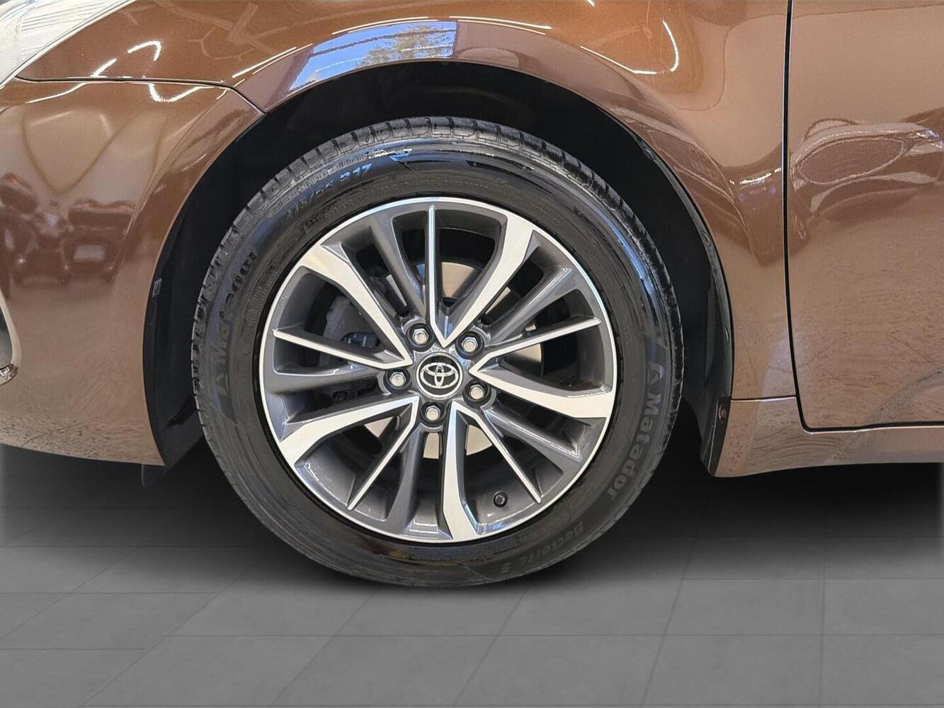 Toyota Avensis vaihtoauto