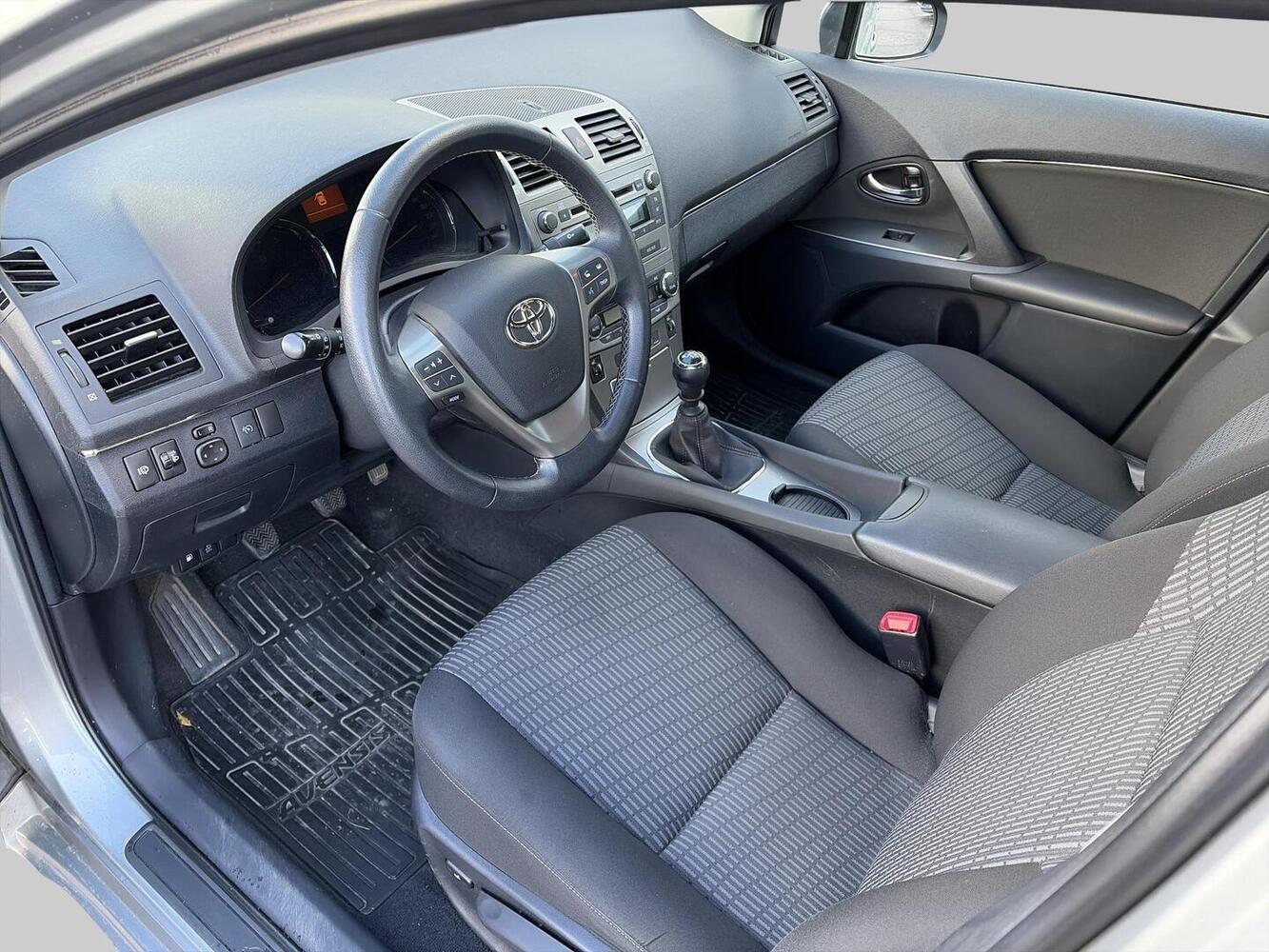 Toyota Avensis vaihtoauto