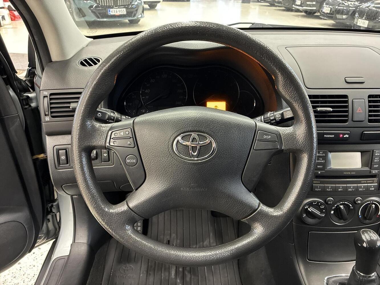 Toyota Avensis vaihtoauto