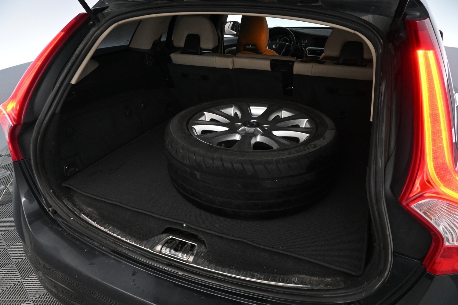Volvo V60 vaihtoauto