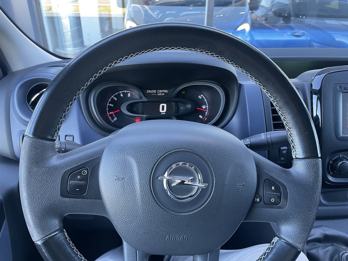 Opel Vivaro vaihtoauto