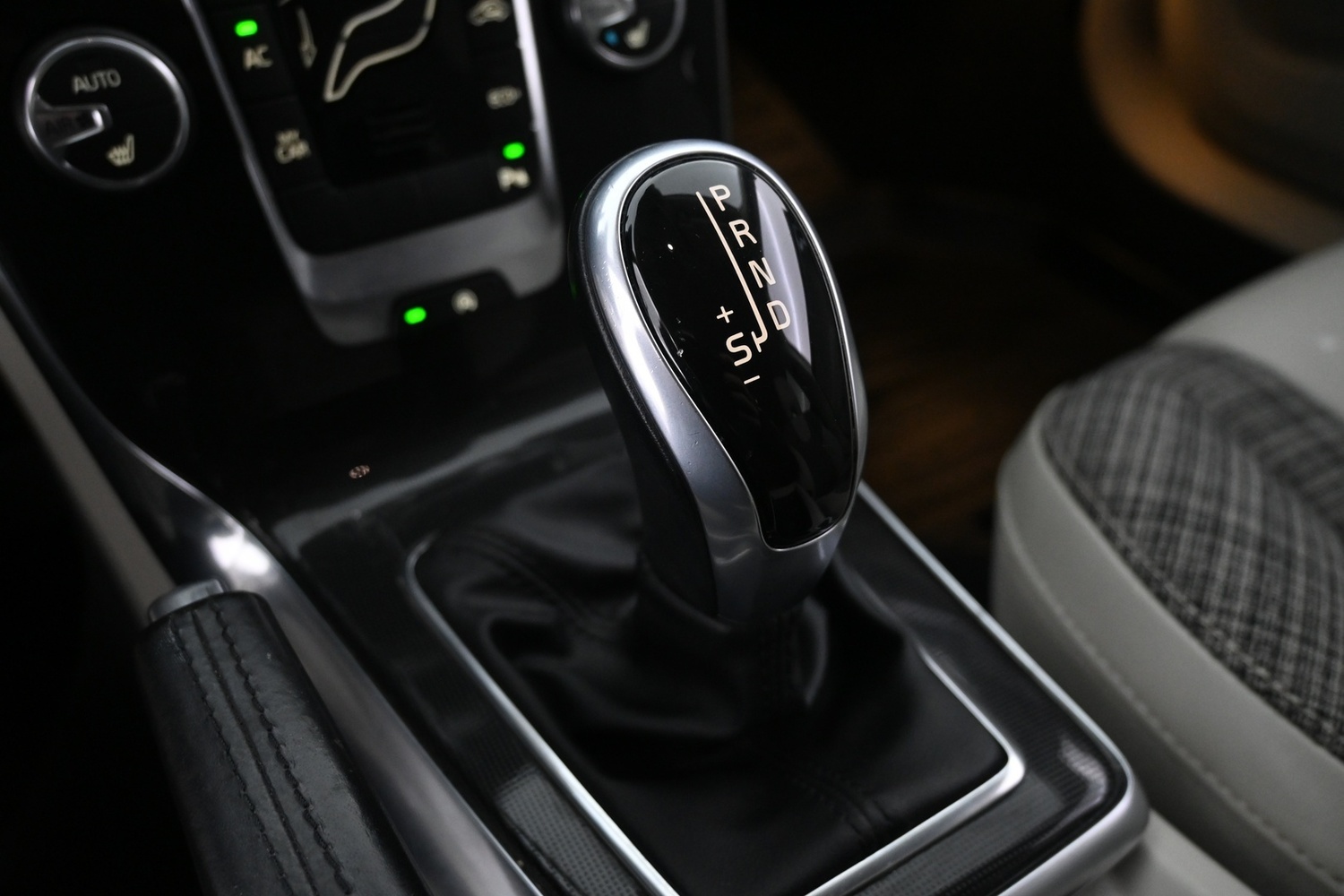 Volvo V40 Cross Country vaihtoauto