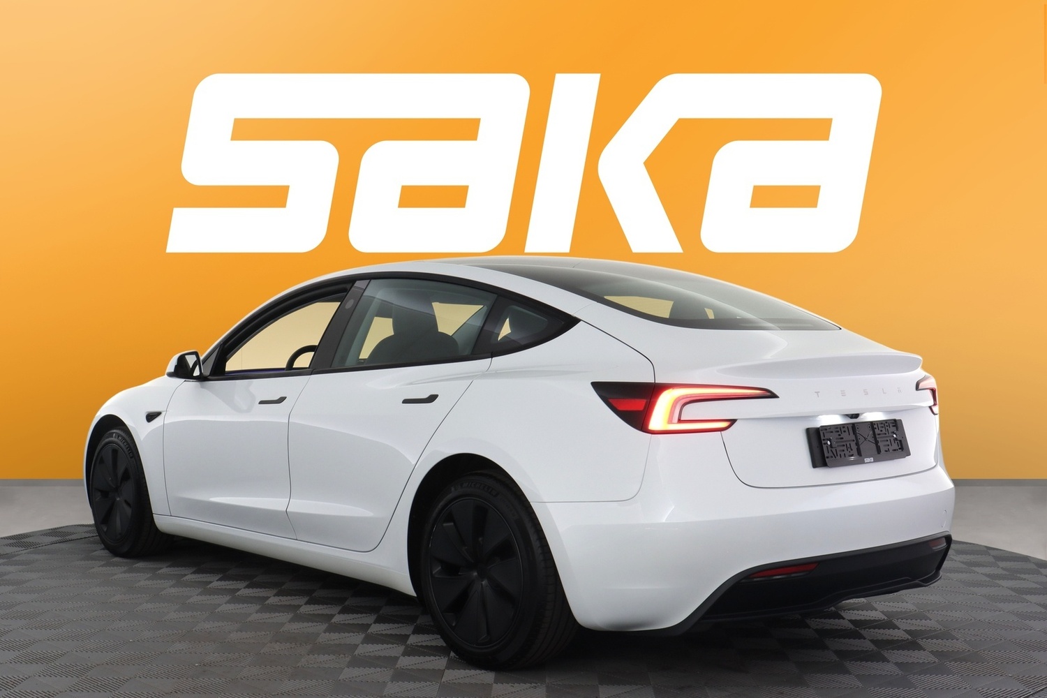 Tesla Model 3 vaihtoauto