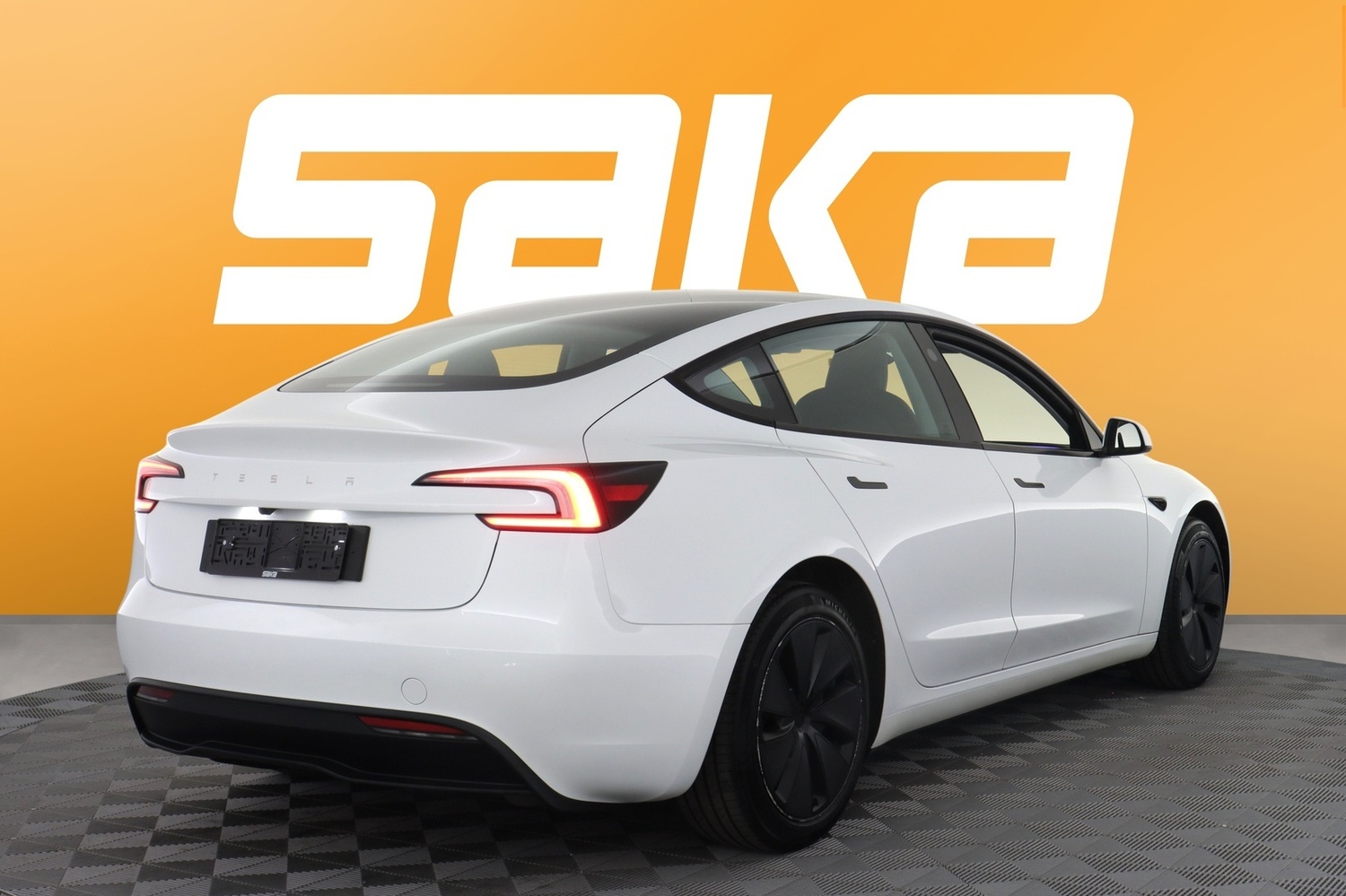 Tesla Model 3 vaihtoauto