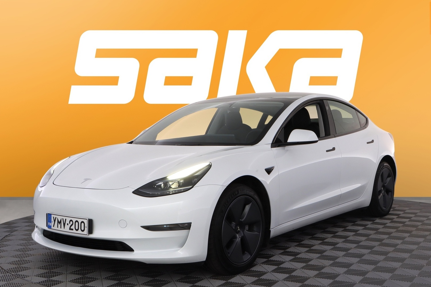 Tesla Model 3 vaihtoauto