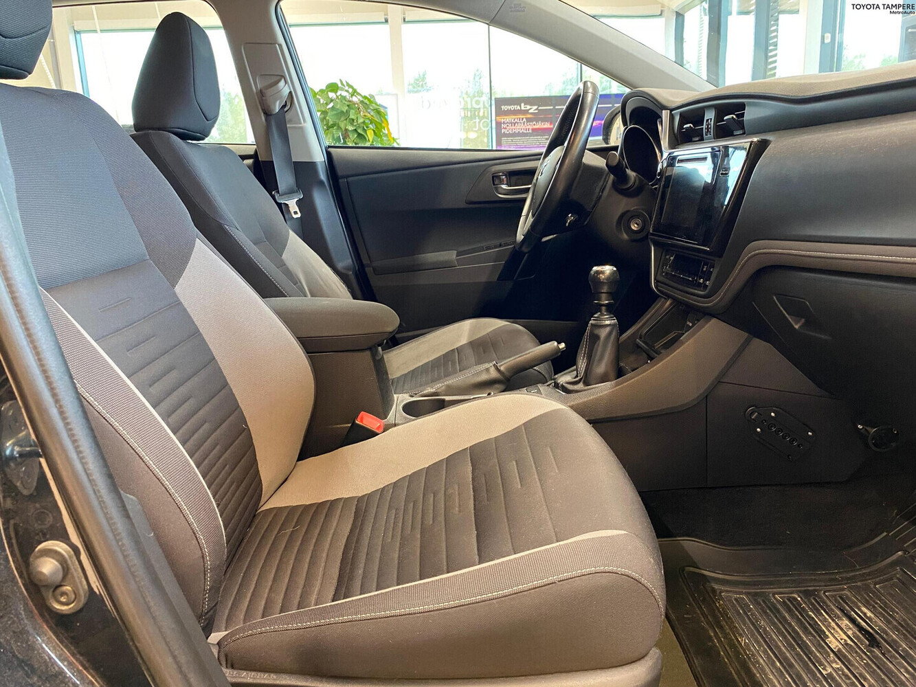 Toyota Auris vaihtoauto