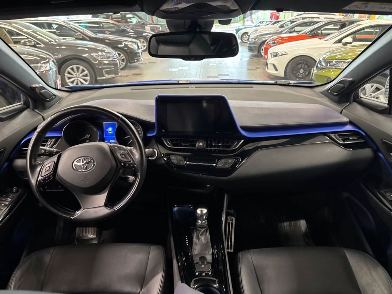 Toyota C-HR vaihtoauto